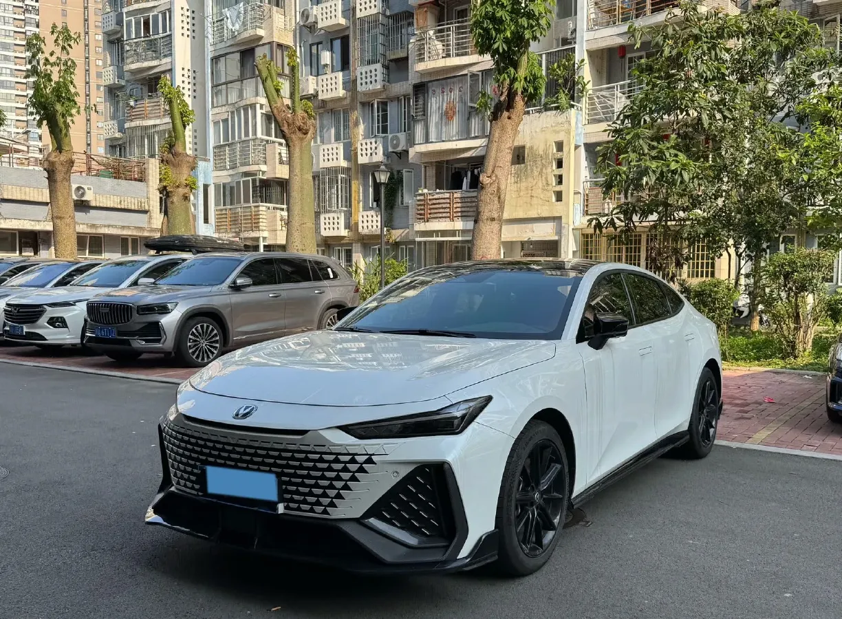 2023 ChangAn UNI-V 2.0T 233HP L4 8AT,autocango,china used car exporter,china ev exporter,chinese used car exporter,chinese used ev exporter