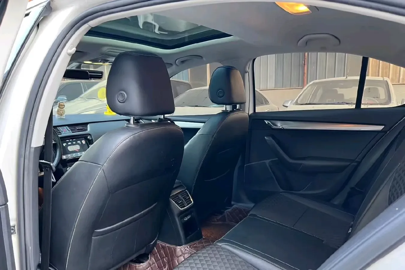 2020 Skoda Octavia 1.5L 113HP L4 5MT,autocango,china used car exporter,china ev exporter,chinese used car exporter,chinese used ev exporter