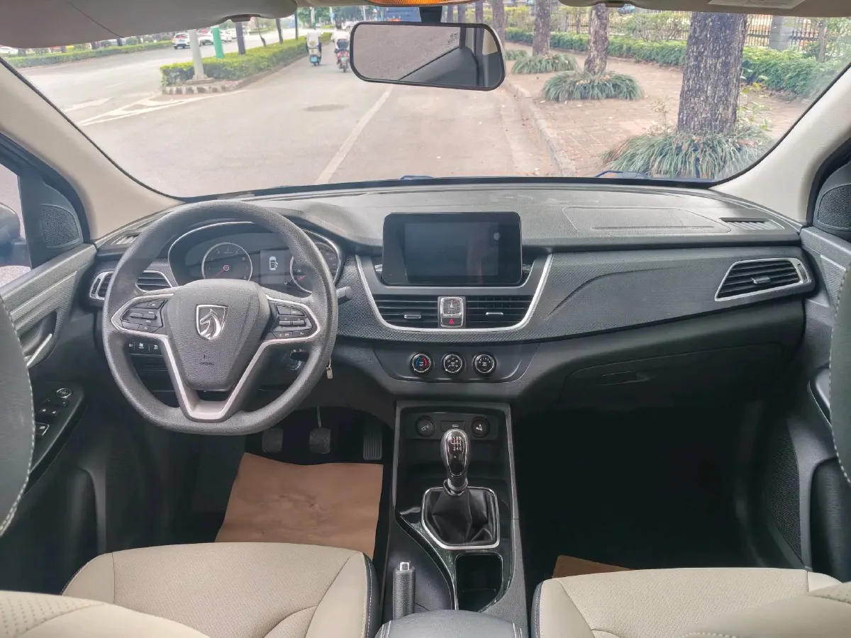 2019 BaoJun 730 1.5T 150HP L4 6MT,autocango,china used car exporter,china ev exporter,chinese used car exporter,chinese used ev exporter