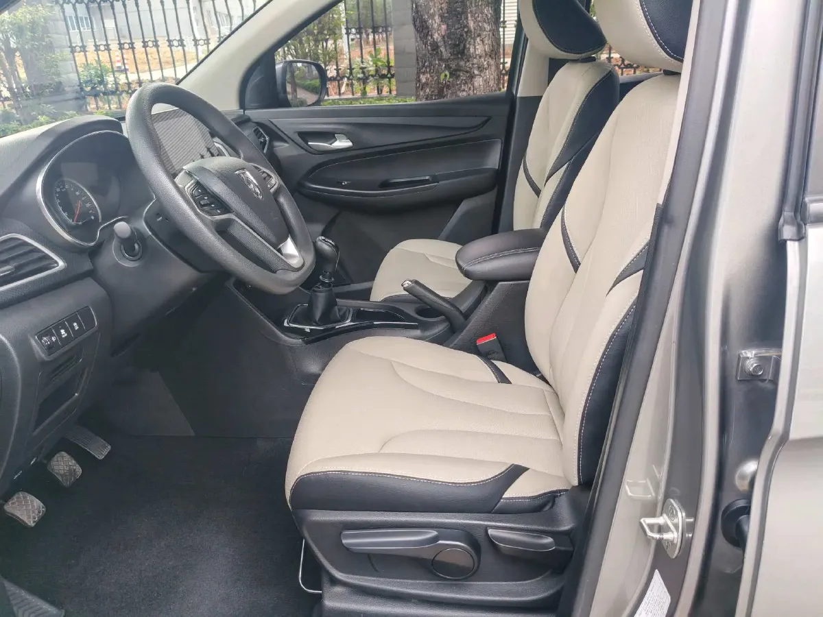 2019 BaoJun 730 1.5T 150HP L4 6MT,autocango,china used car exporter,china ev exporter,chinese used car exporter,chinese used ev exporter