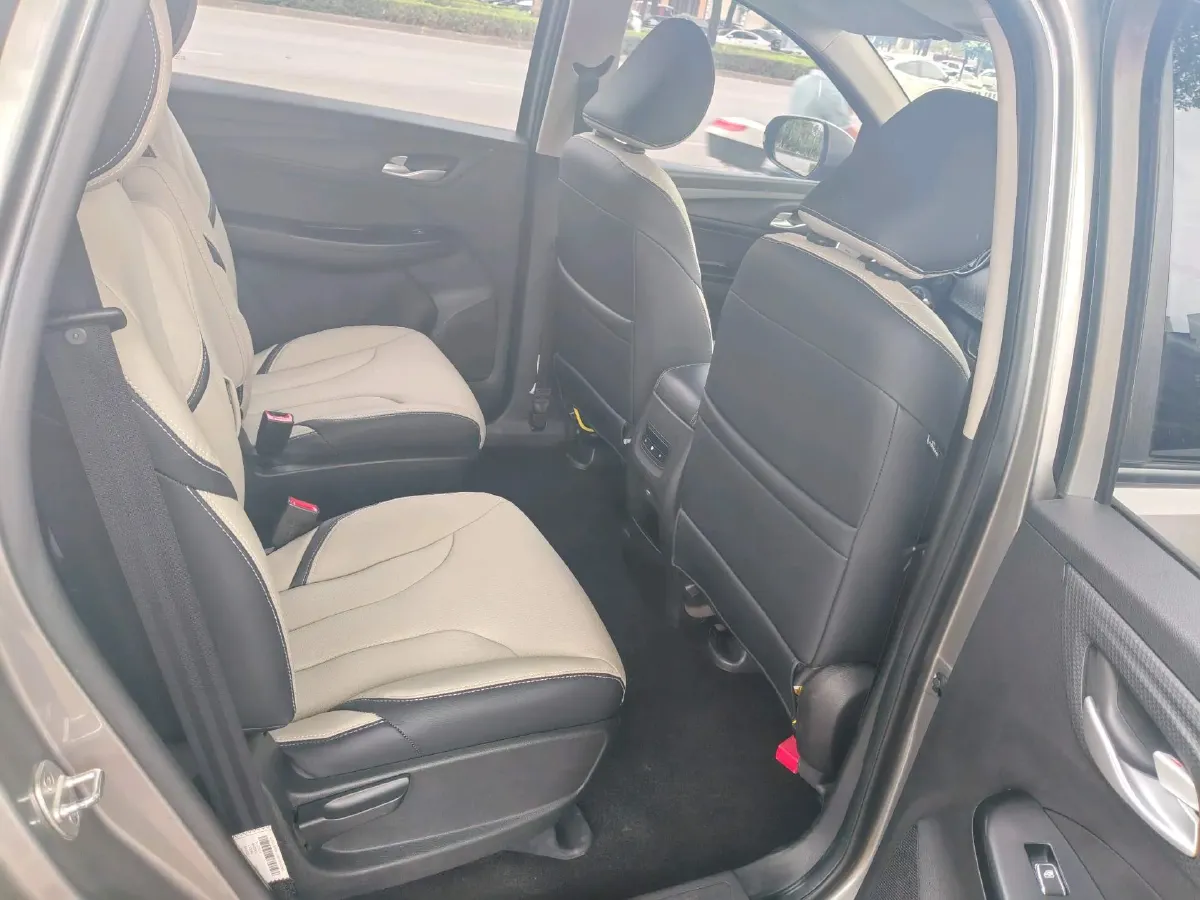 2019 BaoJun 730 1.5T 150HP L4 6MT,autocango,china used car exporter,china ev exporter,chinese used car exporter,chinese used ev exporter