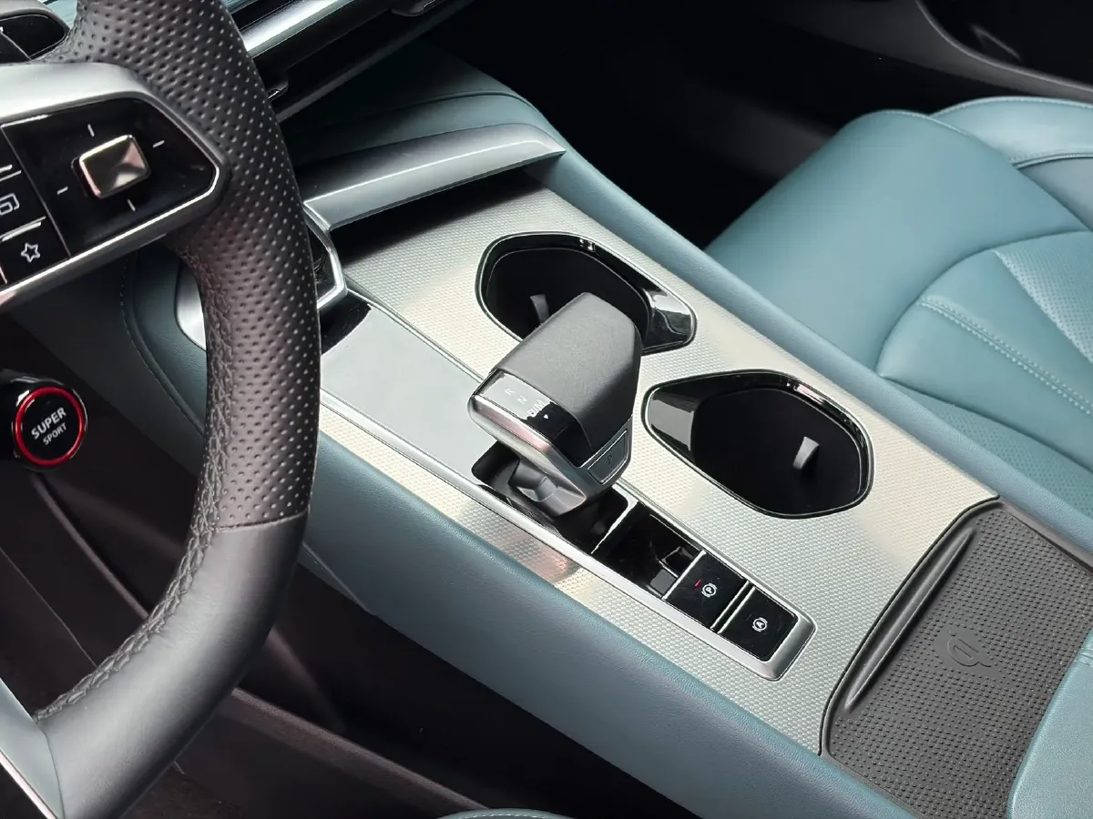 2025 MG 7 2.0T 261HP L4 9AT,autocango,china used car exporter,china ev exporter,chinese used car exporter,chinese used ev exporter