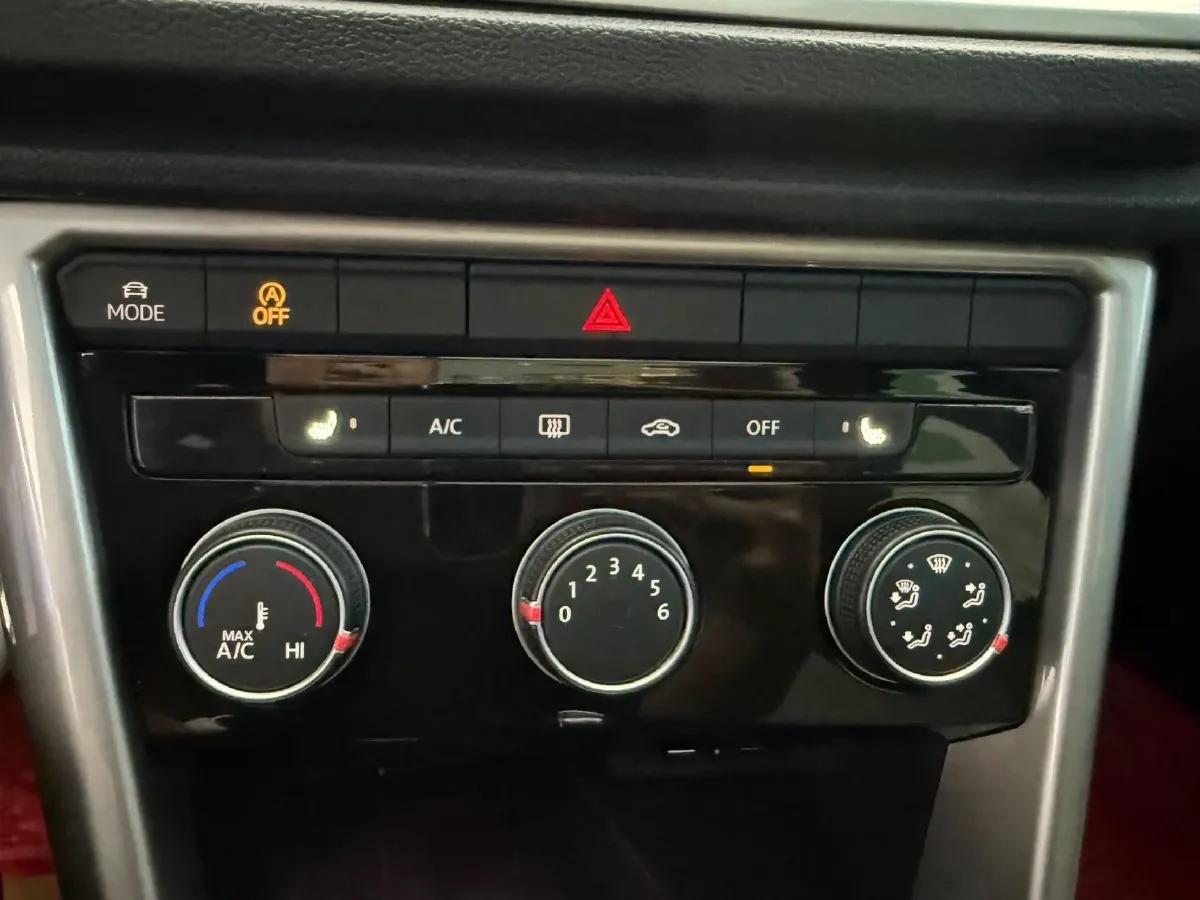 2022 Volkswagen T-Roc 1.4T 150HP L4 7DCT,autocango,china used car exporter,china ev exporter,chinese used car exporter,chinese used ev exporter