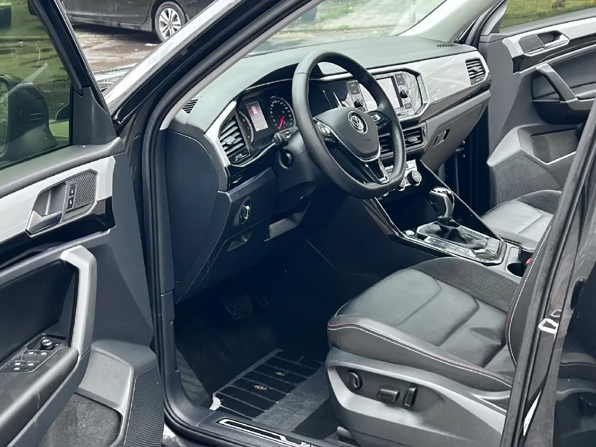 2019 Jeep Cherokee 2.0T 234HP L4 9AT,autocango,china used car exporter,china ev exporter,chinese used car exporter,chinese used ev exporter