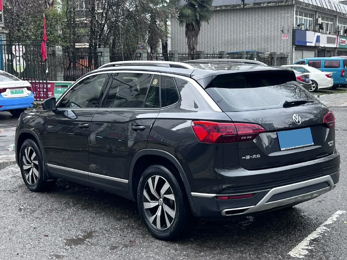2019 Jeep Cherokee 2.0T 234HP L4 9AT,autocango,china used car exporter,china ev exporter,chinese used car exporter,chinese used ev exporter
