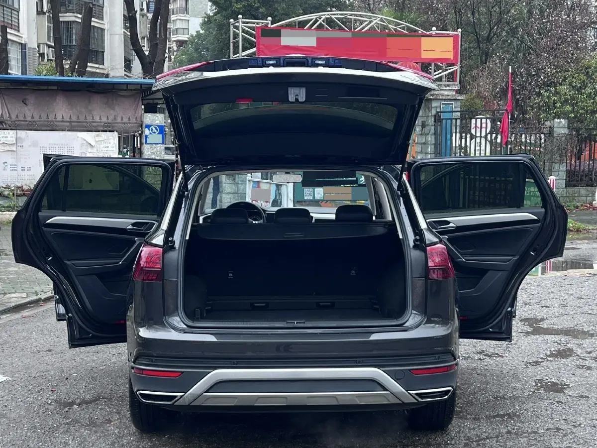 2019 Jeep Cherokee 2.0T 234HP L4 9AT,autocango,china used car exporter,china ev exporter,chinese used car exporter,chinese used ev exporter