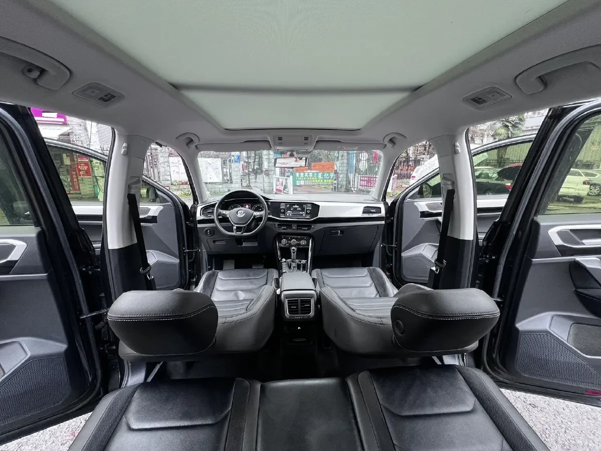 2019 Jeep Cherokee 2.0T 234HP L4 9AT,autocango,china used car exporter,china ev exporter,chinese used car exporter,chinese used ev exporter