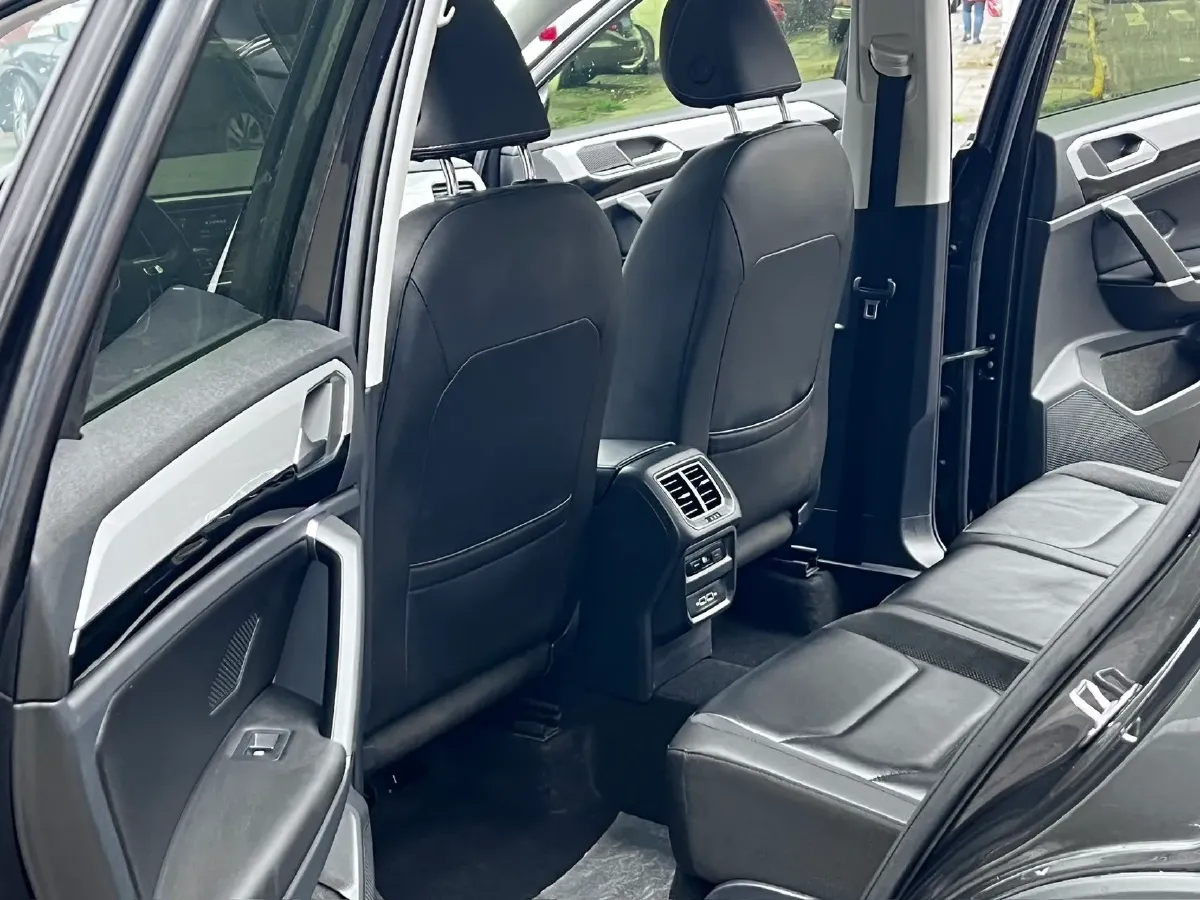 2019 Jeep Cherokee 2.0T 234HP L4 9AT,autocango,china used car exporter,china ev exporter,chinese used car exporter,chinese used ev exporter