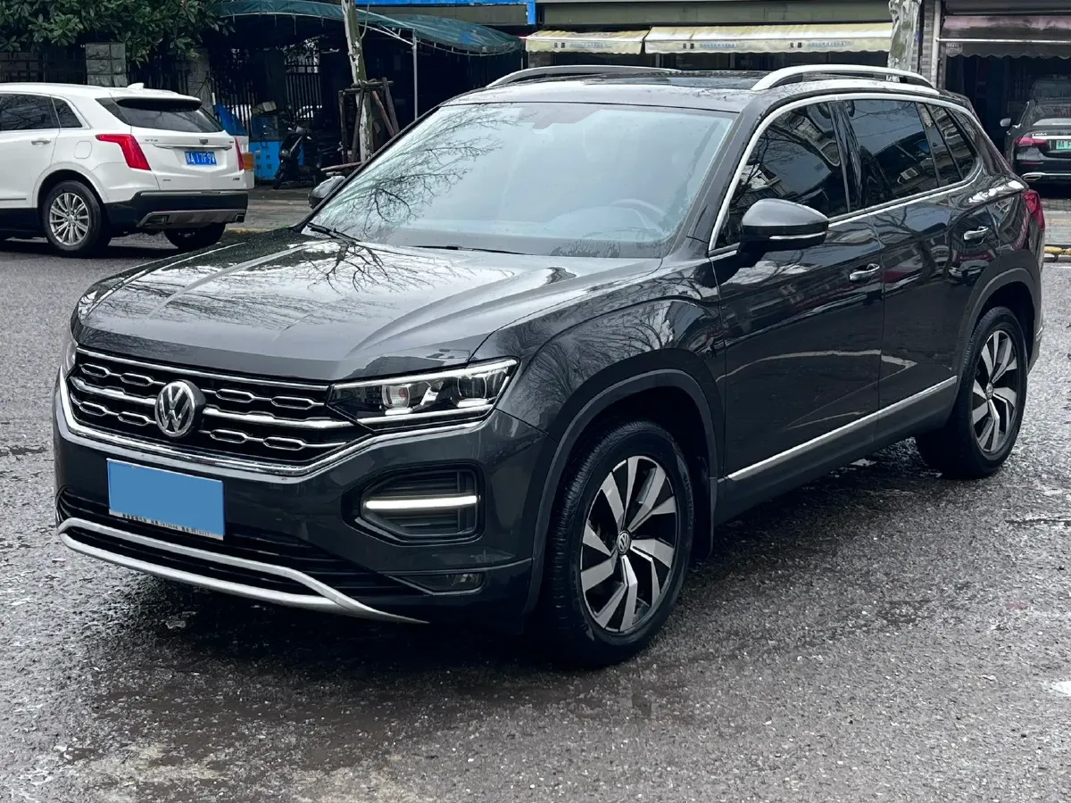 2019 Jeep Cherokee 2.0T 234HP L4 9AT,autocango,china used car exporter,china ev exporter,chinese used car exporter,chinese used ev exporter