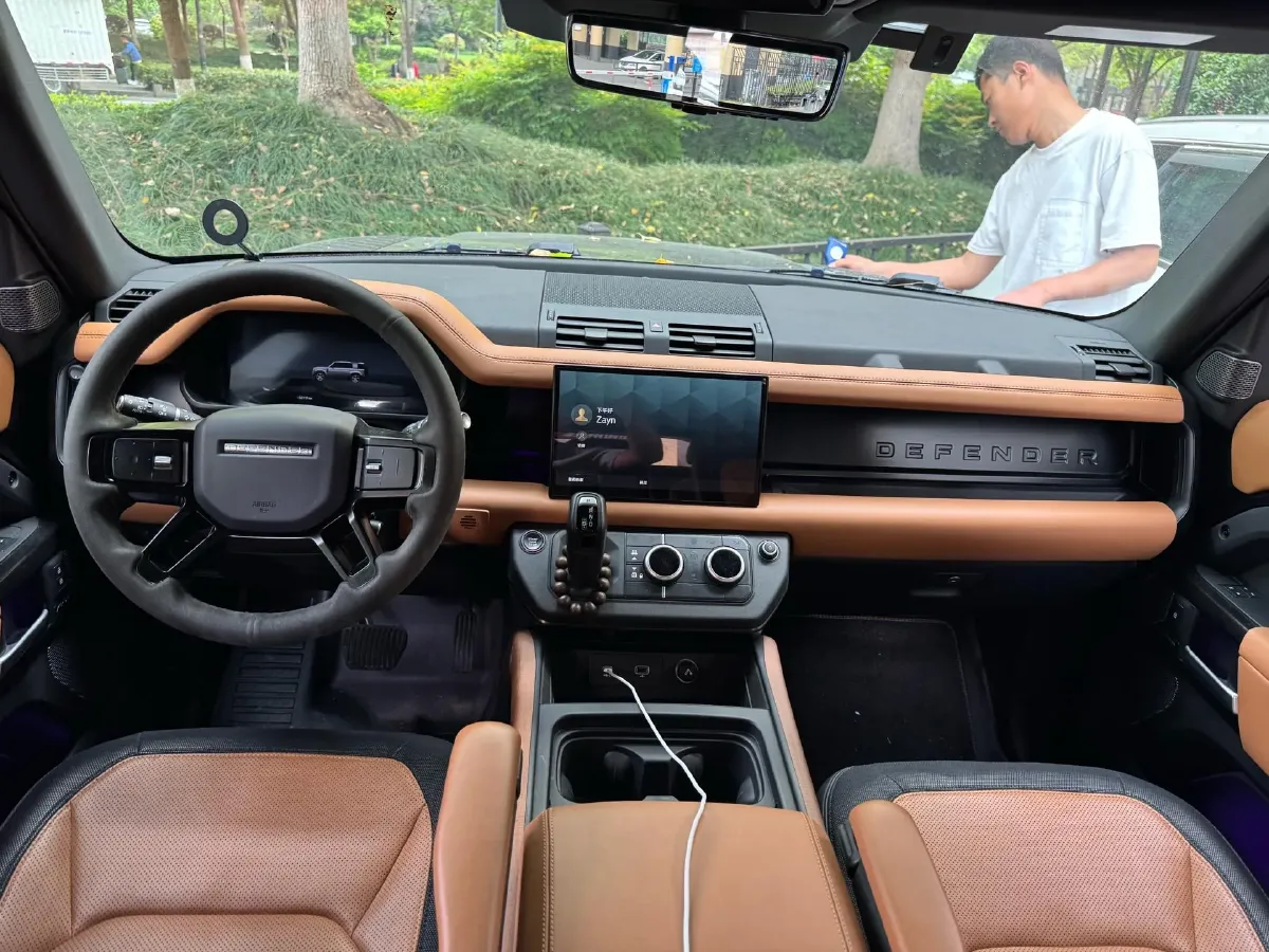 2021 Land Rover Defender 3.0T 400HP L6 8AT,autocango,china used car exporter,china ev exporter,chinese used car exporter,chinese used ev exporter