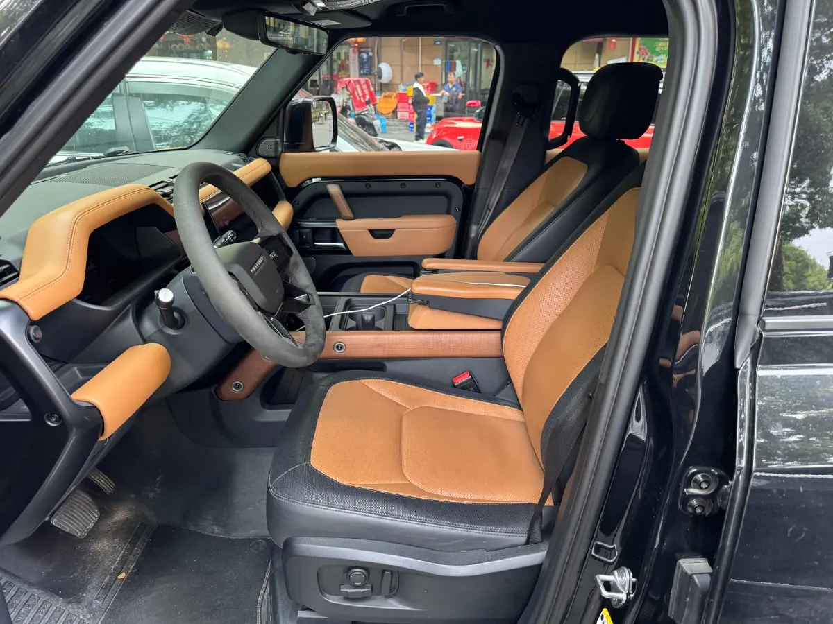 2021 Land Rover Defender 3.0T 400HP L6 8AT,autocango,china used car exporter,china ev exporter,chinese used car exporter,chinese used ev exporter