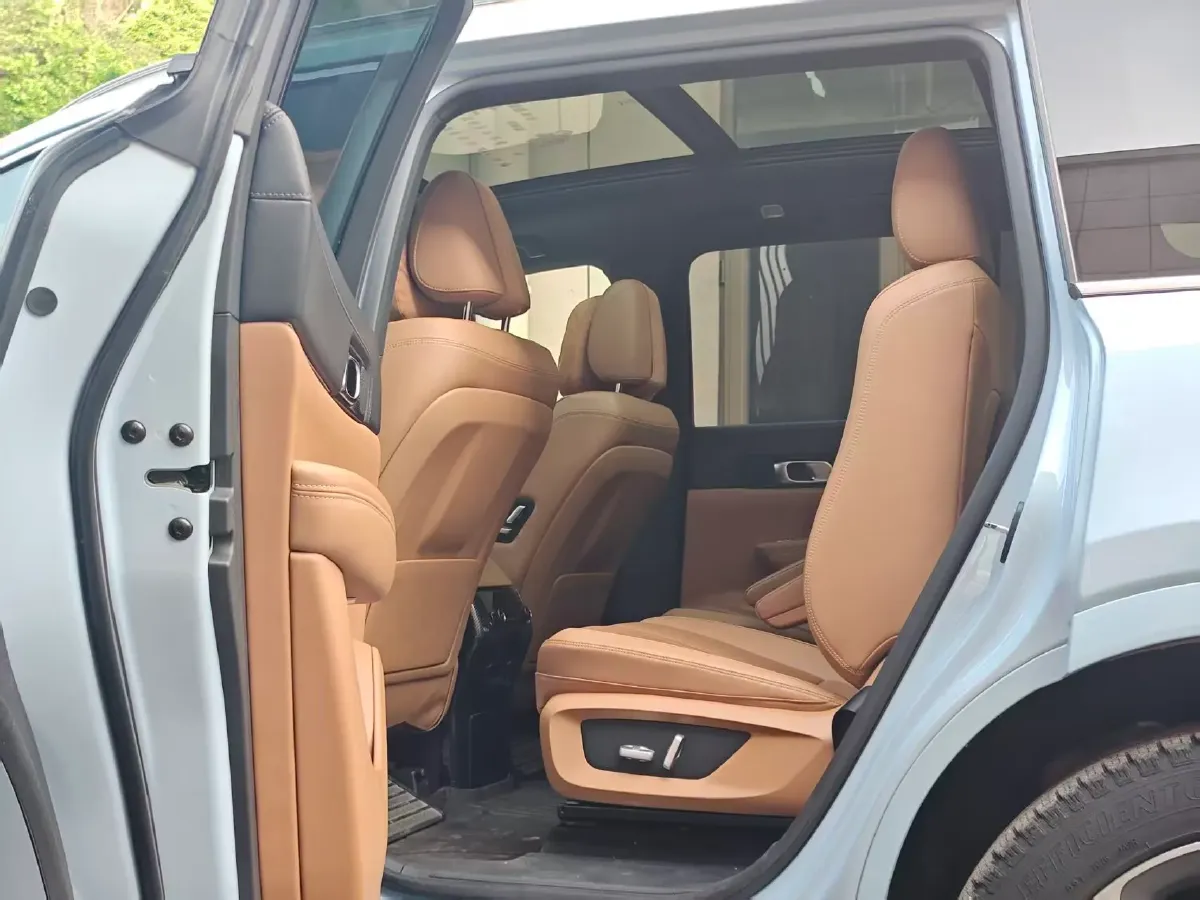 2020 Li ONE Range Extended 131HP REEV 40.5KWH,autocango,china used car exporter,china ev exporter,chinese used car exporter,chinese used ev exporter