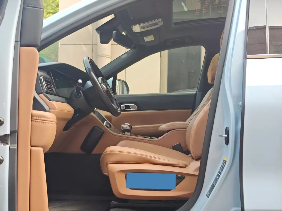 2020 Li ONE Range Extended 131HP REEV 40.5KWH,autocango,china used car exporter,china ev exporter,chinese used car exporter,chinese used ev exporter