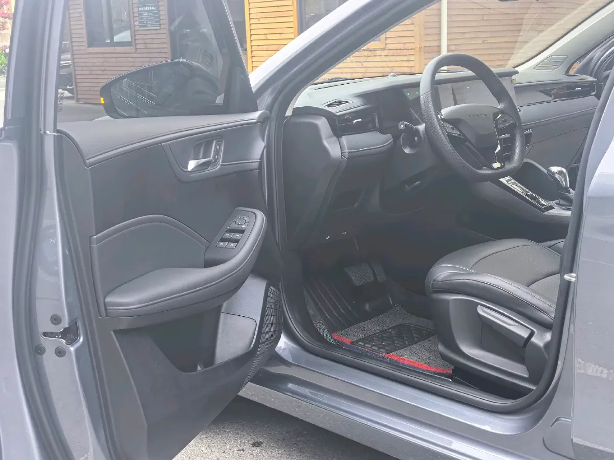 2023 Roewe i5 1.5L 129HP L4 CVT,autocango,china used car exporter,china ev exporter,chinese used car exporter,chinese used ev exporter