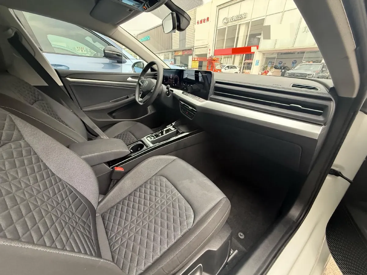 2024 Volkswagen Lamando 1.2T 116HP L4 7DCT,autocango,china used car exporter,china ev exporter,chinese used car exporter,chinese used ev exporter