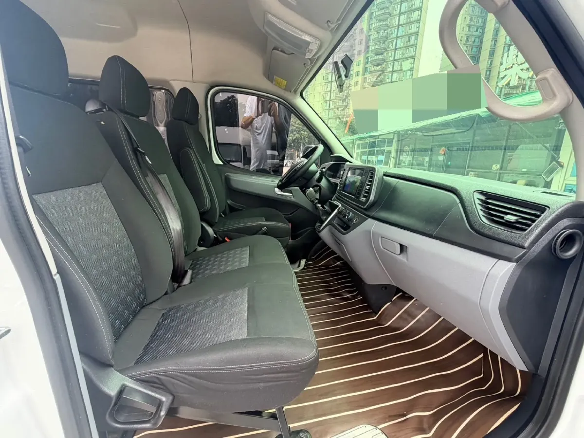 2023 MAXUS XinTu V80 2.0T 127HP L4 6MT,autocango,china used car exporter,china ev exporter,chinese used car exporter,chinese used ev exporter