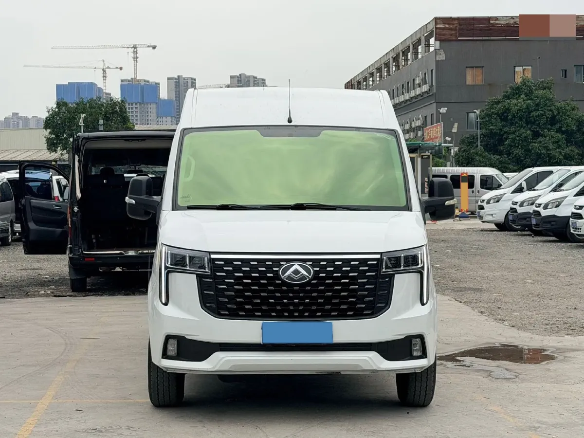 2023 MAXUS XinTu V80 2.0T 127HP L4 6MT,autocango,china used car exporter,china ev exporter,chinese used car exporter,chinese used ev exporter