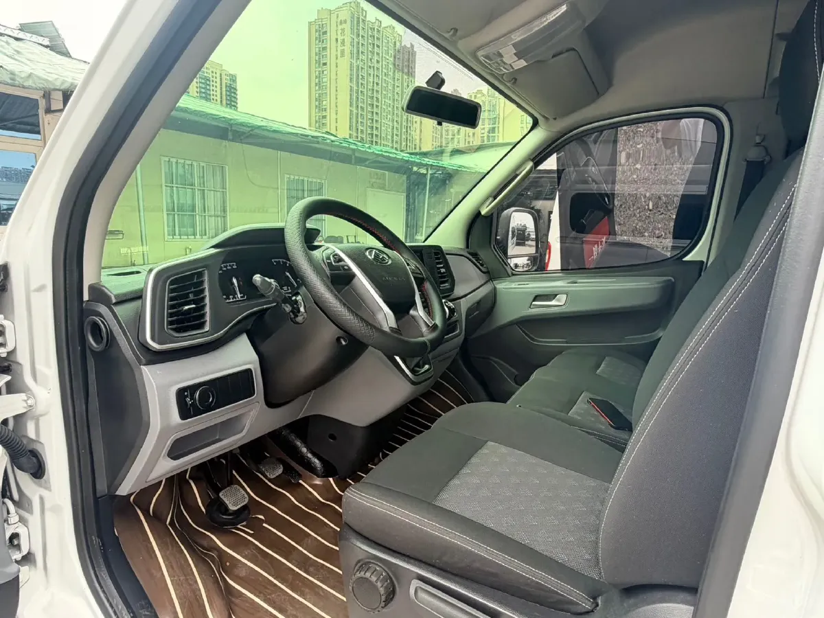 2023 MAXUS XinTu V80 2.0T 127HP L4 6MT,autocango,china used car exporter,china ev exporter,chinese used car exporter,chinese used ev exporter