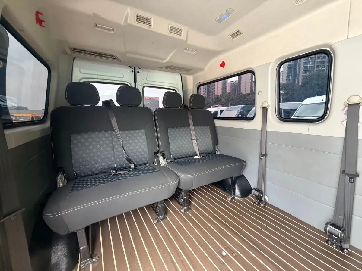 2023 MAXUS XinTu V80 2.0T 127HP L4 6MT,autocango,china used car exporter,china ev exporter,chinese used car exporter,chinese used ev exporter