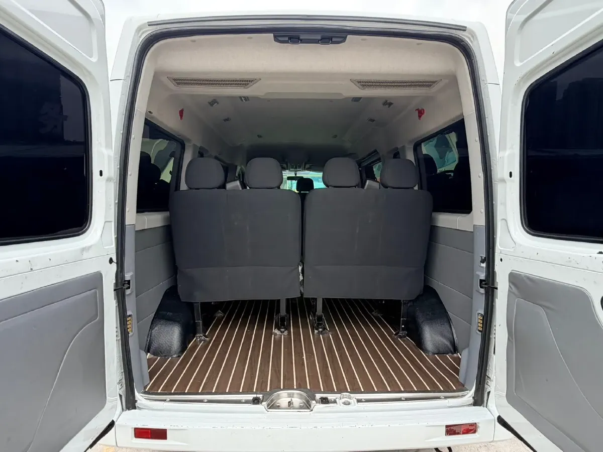 2023 MAXUS XinTu V80 2.0T 127HP L4 6MT,autocango,china used car exporter,china ev exporter,chinese used car exporter,chinese used ev exporter