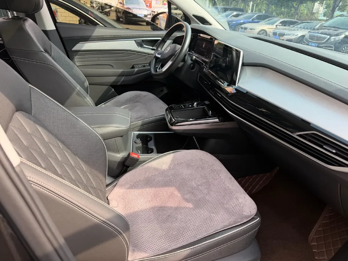 2022 Volkswagen Talagon 2.0T 220HP L4 7DCT,autocango,china used car exporter,china ev exporter,chinese used car exporter,chinese used ev exporter