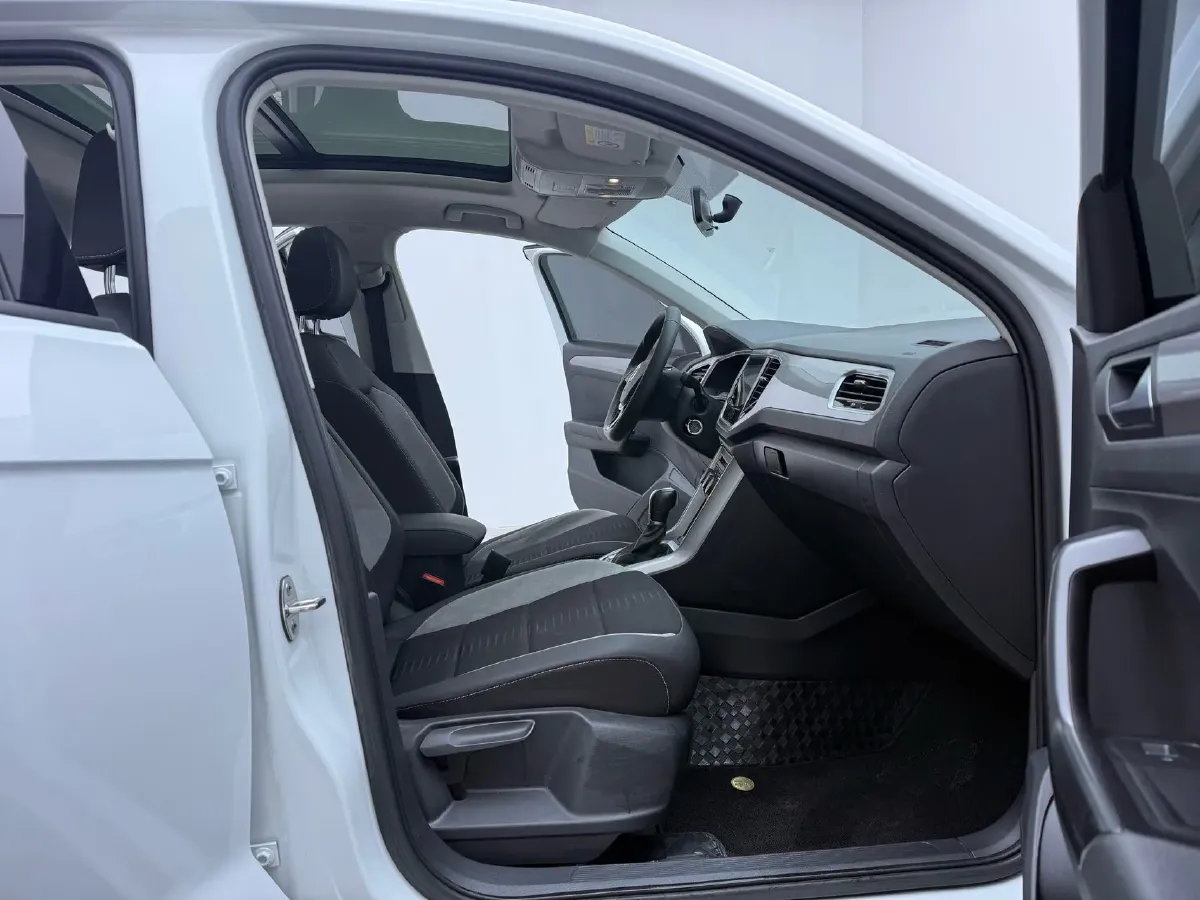 2021 Volkswagen T-Roc 1.4T 150HP L4 7DCT,autocango,china used car exporter,china ev exporter,chinese used car exporter,chinese used ev exporter