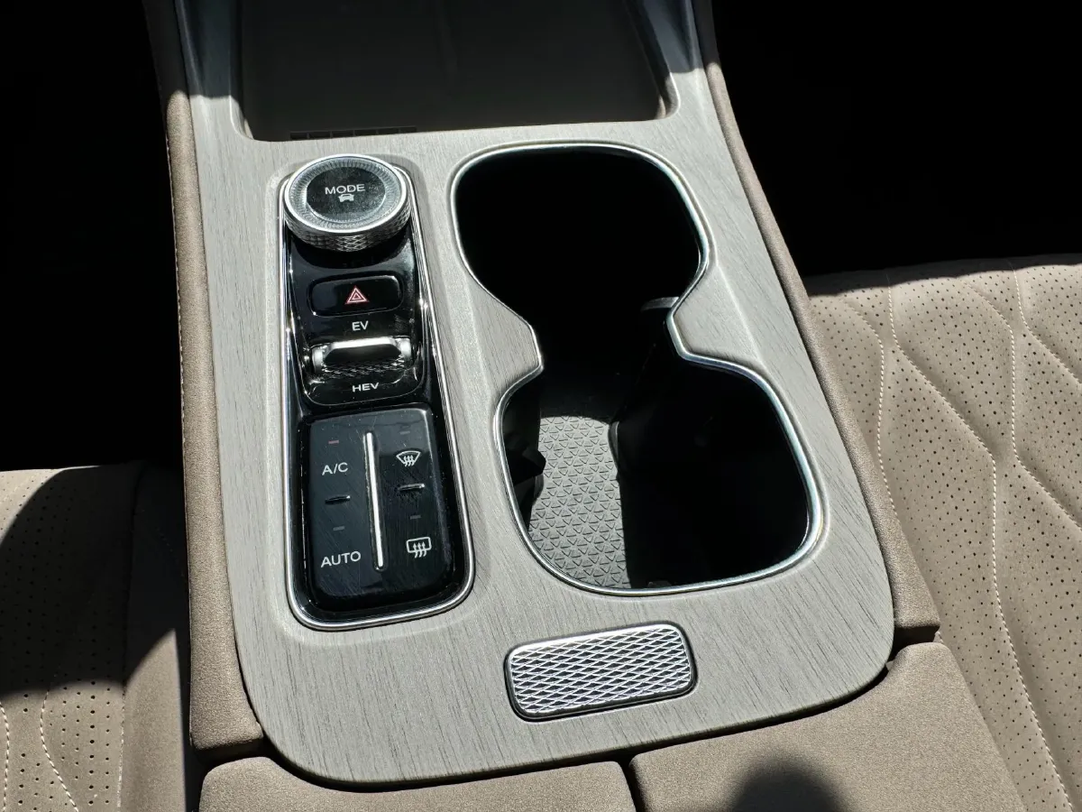 2025 Chery Tiggo8 PLUS C-DM 1.5T 156HP L4 1DHT PHEV,autocango,china used car exporter,china ev exporter,chinese used car exporter,chinese used ev exporter