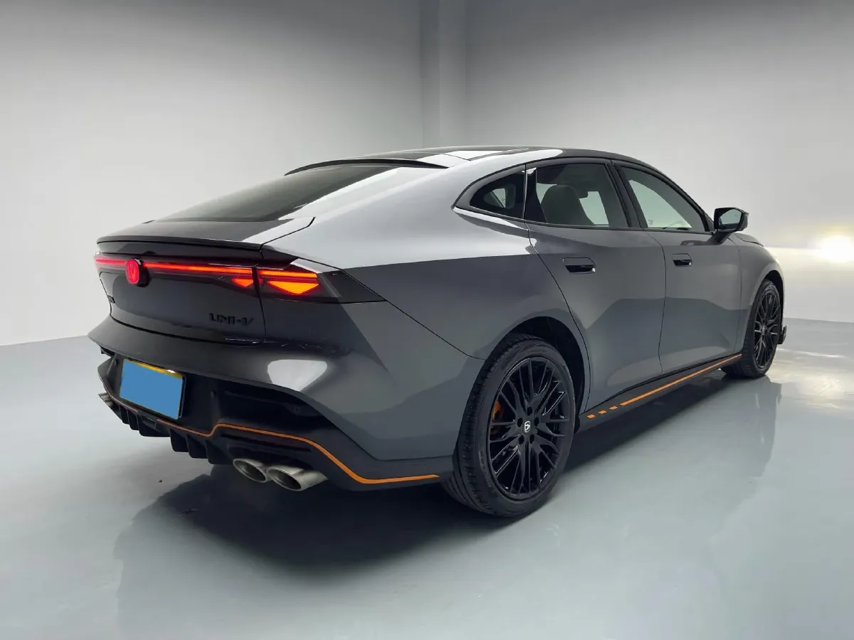 2025 ChangAn UNI-V 2.0T 245HP L4 8AT,autocango,china used car exporter,china ev exporter,chinese used car exporter,chinese used ev exporter