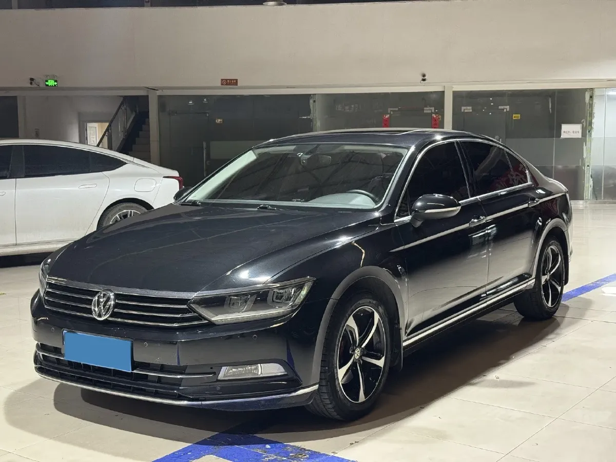 2018 Volkswagen Magotan 1.8T 180HP L4 7DCT,autocango,china used car exporter,china ev exporter,chinese used car exporter,chinese used ev exporter