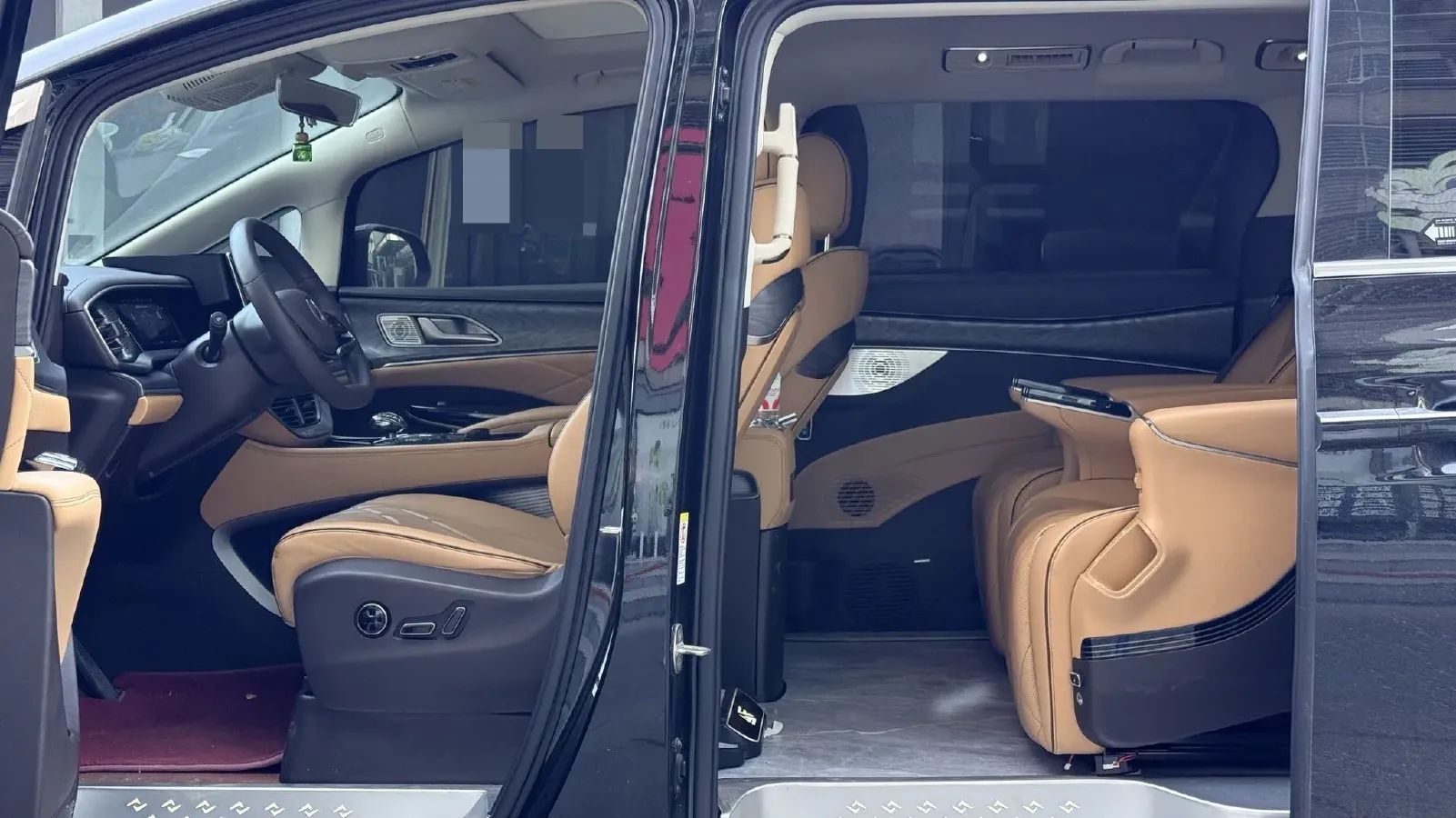 2024 Denza D9 1.5T 139HP L4 E-CVT PHEV 20.39KWH,autocango,china used car exporter,china ev exporter,chinese used car exporter,chinese used ev exporter