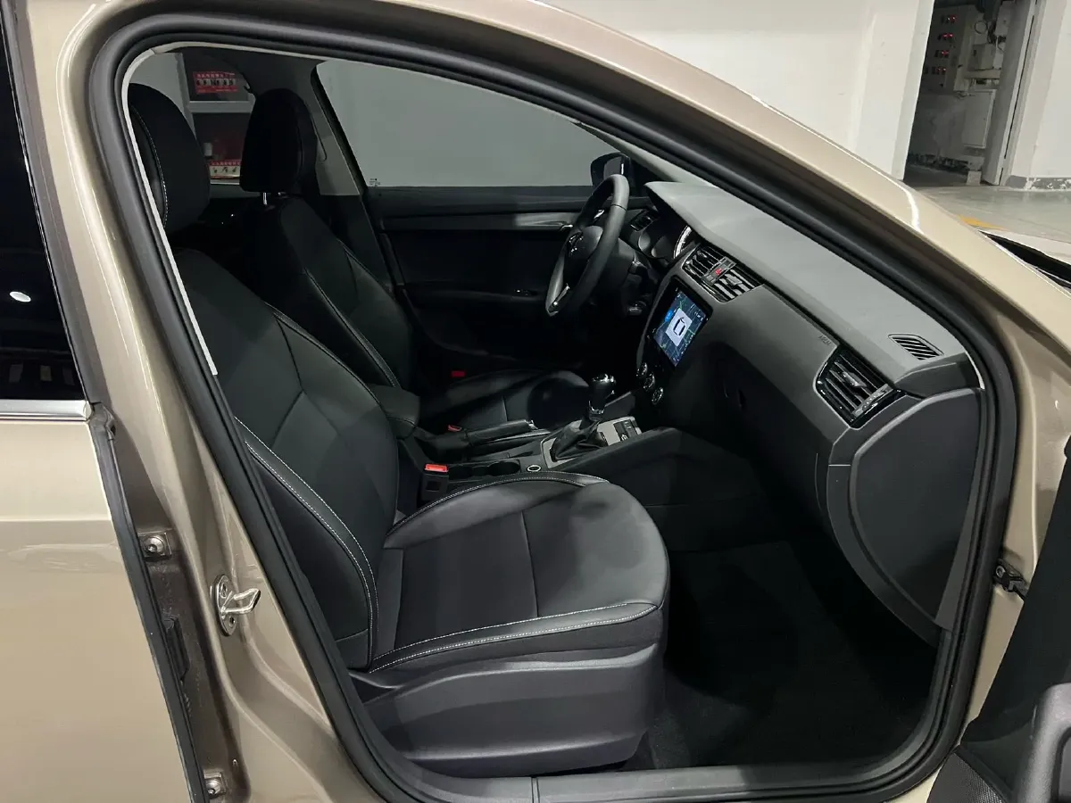 2022 Skoda Octavia 1.5L 113HP L4 6AT,autocango,china used car exporter,china ev exporter,chinese used car exporter,chinese used ev exporter