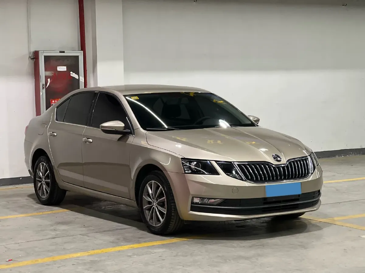 2022 Skoda Octavia 1.5L 113HP L4 6AT,autocango,china used car exporter,china ev exporter,chinese used car exporter,chinese used ev exporter