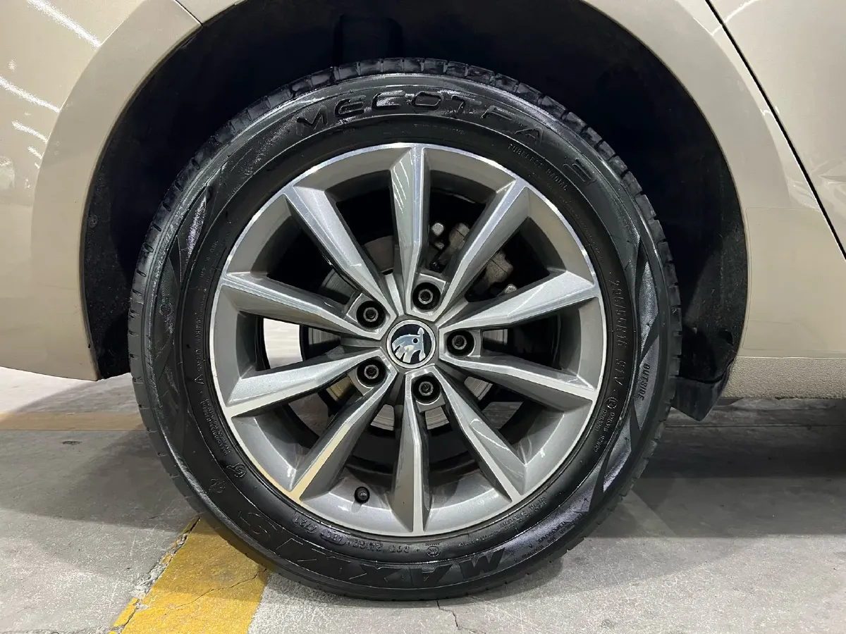 2022 Skoda Octavia 1.5L 113HP L4 6AT,autocango,china used car exporter,china ev exporter,chinese used car exporter,chinese used ev exporter