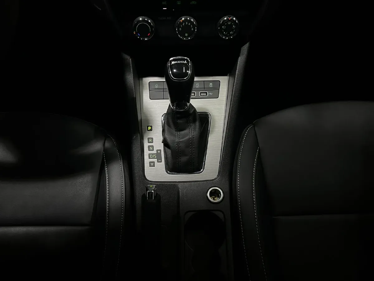 2022 Skoda Octavia 1.5L 113HP L4 6AT,autocango,china used car exporter,china ev exporter,chinese used car exporter,chinese used ev exporter