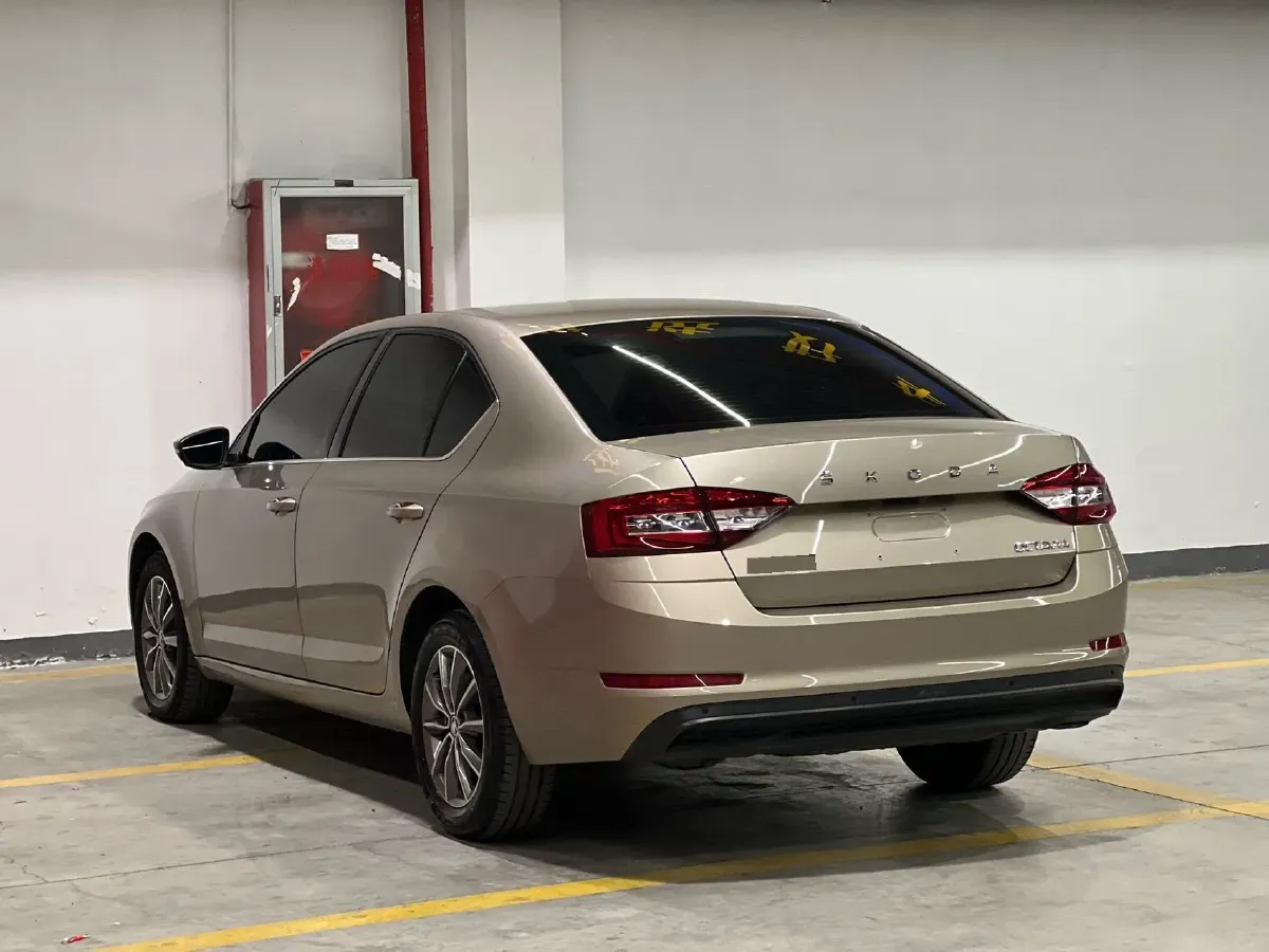 2022 Skoda Octavia 1.5L 113HP L4 6AT,autocango,china used car exporter,china ev exporter,chinese used car exporter,chinese used ev exporter