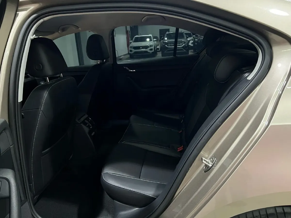 2022 Skoda Octavia 1.5L 113HP L4 6AT,autocango,china used car exporter,china ev exporter,chinese used car exporter,chinese used ev exporter