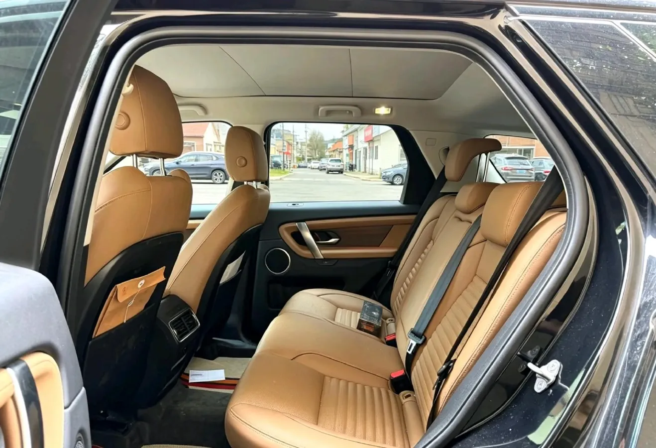 2024 Land Rover Discovery Sport 2.0T 249HP L4 9AT,autocango,china used car exporter,china ev exporter,chinese used car exporter,chinese used ev exporter