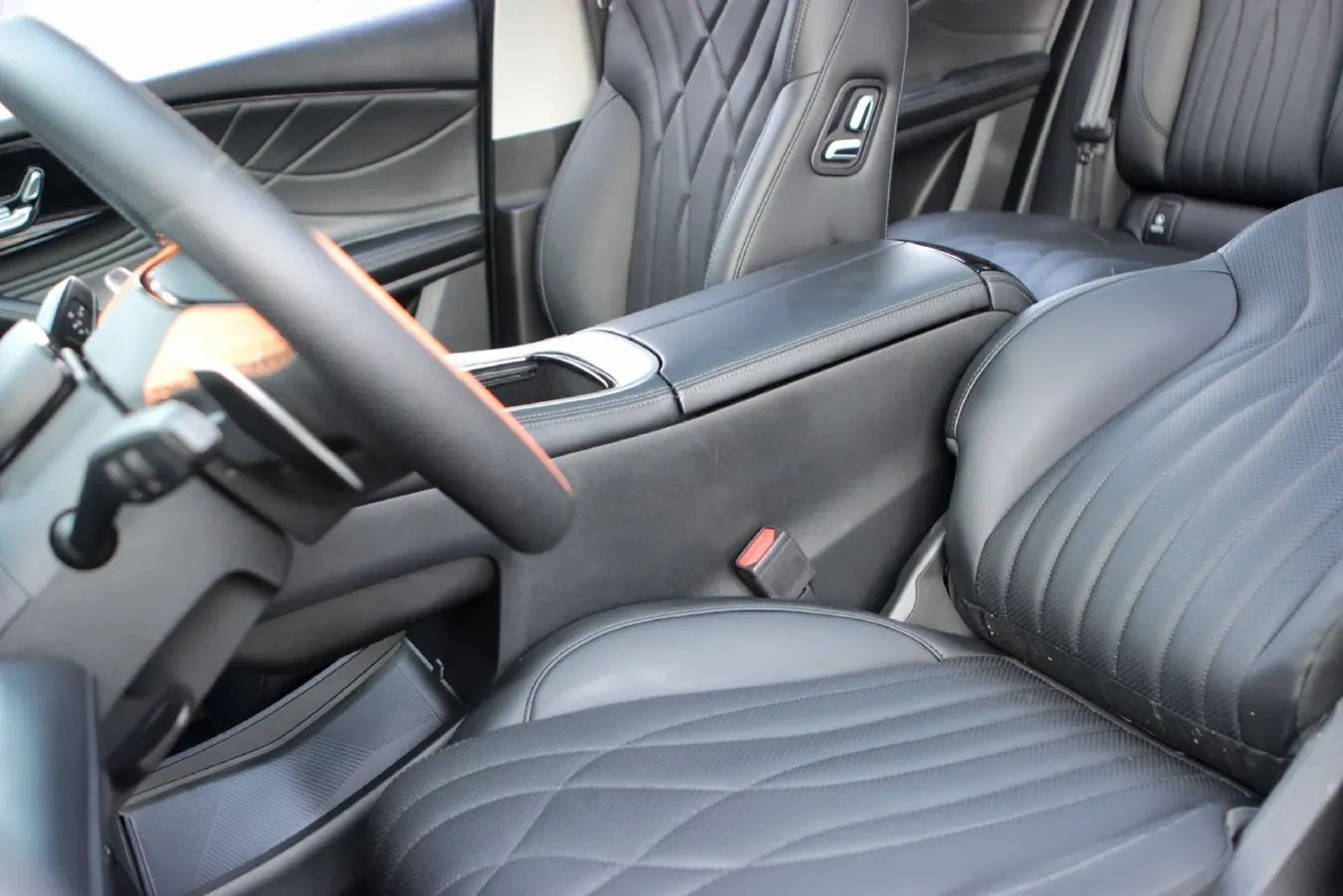 2023 Exceed RX 2.0T 261HP L4 7DCT,autocango,china used car exporter,china ev exporter,chinese used car exporter,chinese used ev exporter