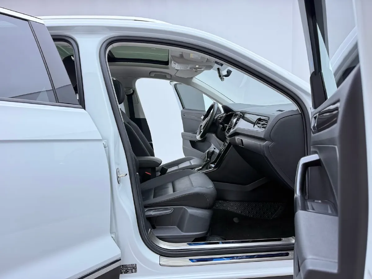 2021 Volkswagen T-Roc 1.4T 150HP L4 7DCT,autocango,china used car exporter,china ev exporter,chinese used car exporter,chinese used ev exporter