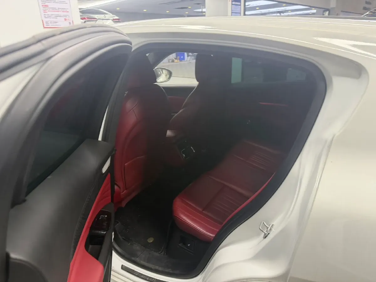 2022 Maserati Levante 2.0T 330HP L4 8AT,autocango,china used car exporter,china ev exporter,chinese used car exporter,chinese used ev exporter