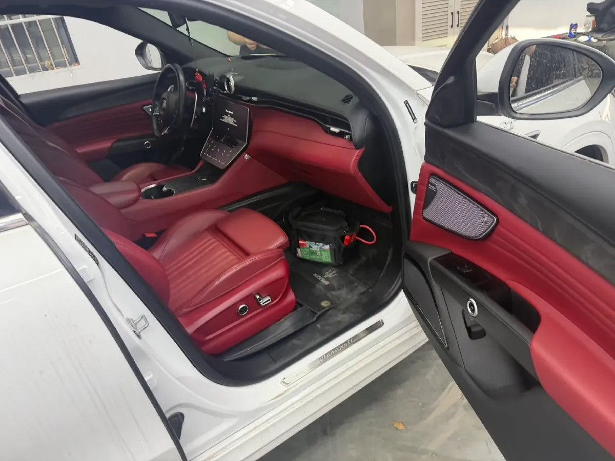 2022 Maserati Levante 2.0T 330HP L4 8AT,autocango,china used car exporter,china ev exporter,chinese used car exporter,chinese used ev exporter