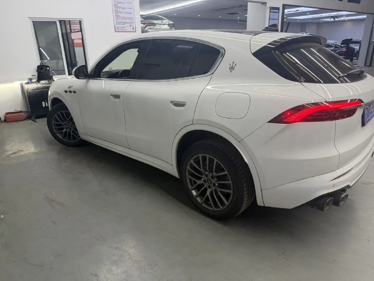 2022 Maserati Levante 2.0T 330HP L4 8AT,autocango,china used car exporter,china ev exporter,chinese used car exporter,chinese used ev exporter
