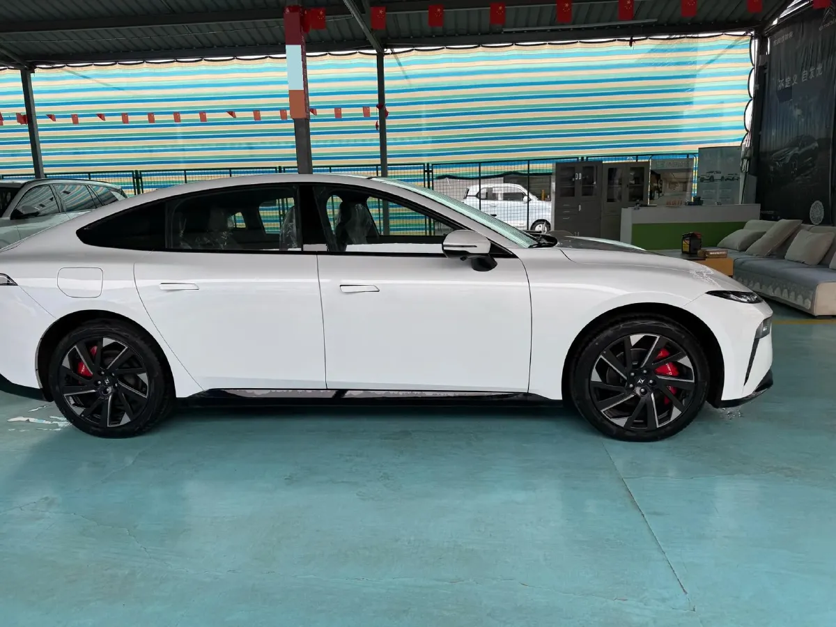 2024 DongFeng eπ eπ007 REEV 105HP REEV 28.4KWH,autocango,china used car exporter,china ev exporter,chinese used car exporter,chinese used ev exporter