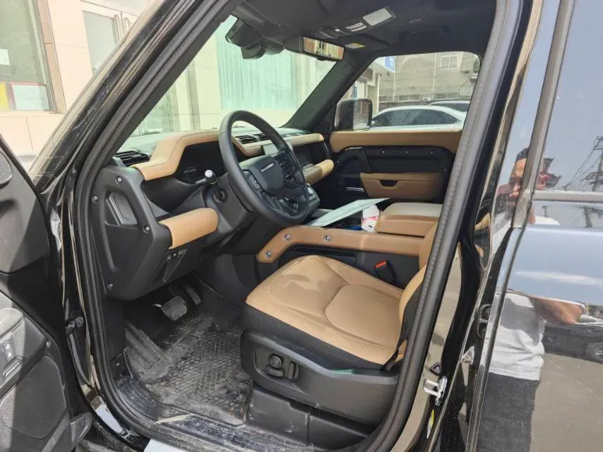 2025 Land Rover Defender 3.0T 400HP L6 8AT,autocango,china used car exporter,china ev exporter,chinese used car exporter,chinese used ev exporter