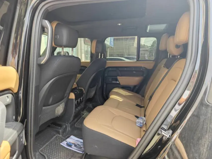 2025 Land Rover Defender 3.0T 400HP L6 8AT,autocango,china used car exporter,china ev exporter,chinese used car exporter,chinese used ev exporter