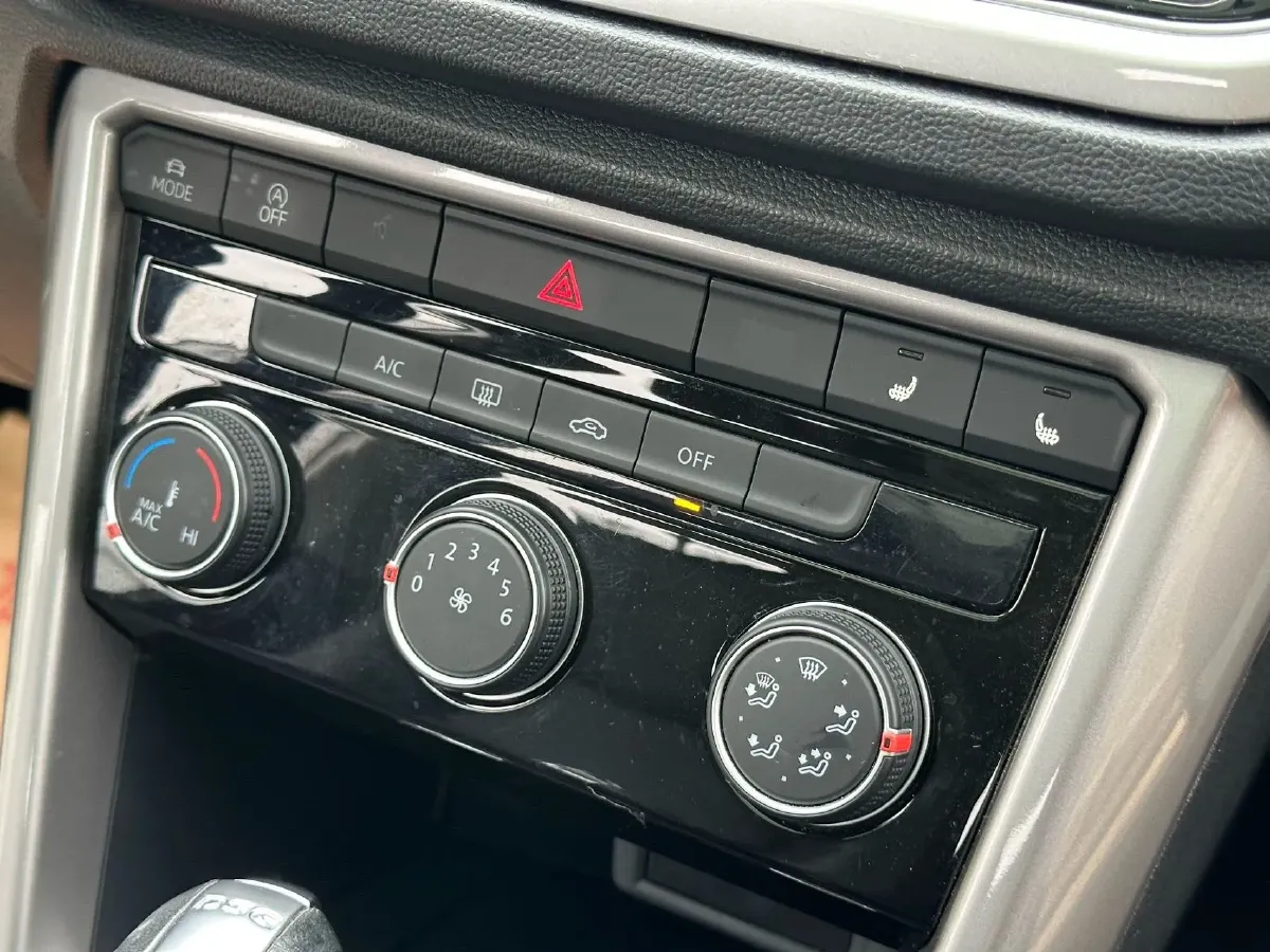 2021 Volkswagen T-Roc 1.4T 150HP L4 7DCT,autocango,china used car exporter,china ev exporter,chinese used car exporter,chinese used ev exporter