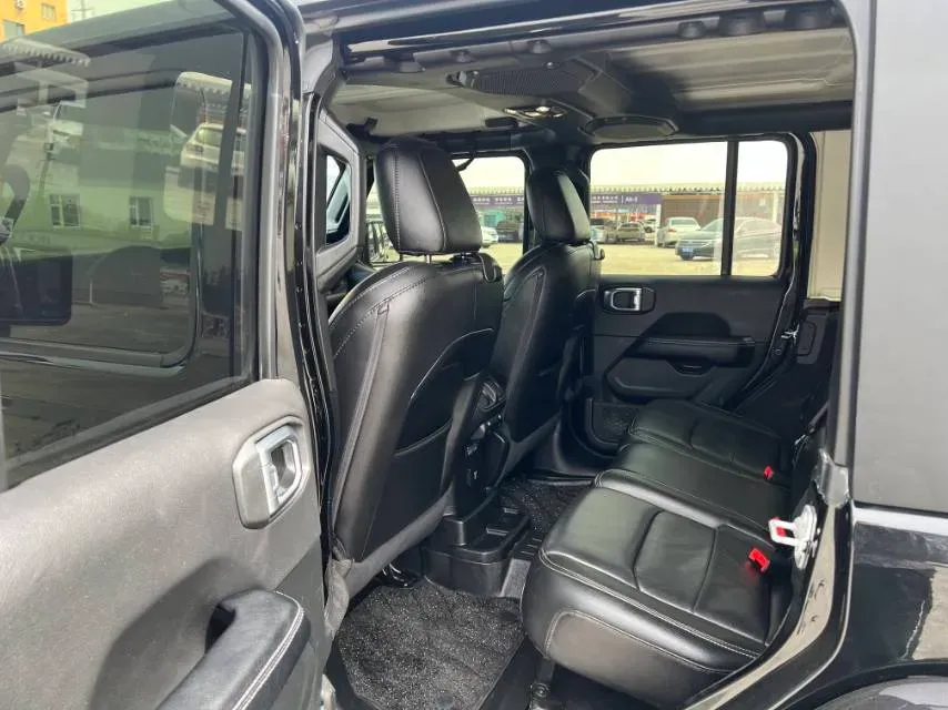 2021 Jeep Wrangler 2.0T 266HP L4 8AT,autocango,china used car exporter,china ev exporter,chinese used car exporter,chinese used ev exporter