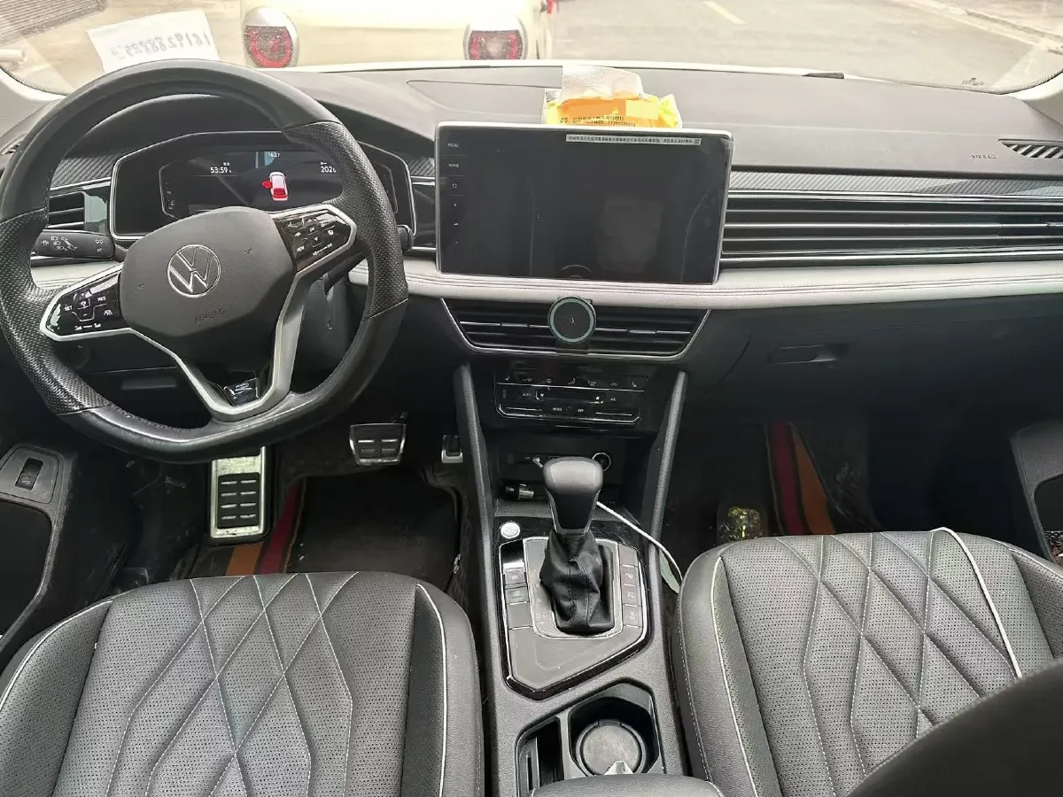 2023 Volkswagen Tiguan L 2.0T 186HP L4 7DCT,autocango,china used car exporter,china ev exporter,chinese used car exporter,chinese used ev exporter
