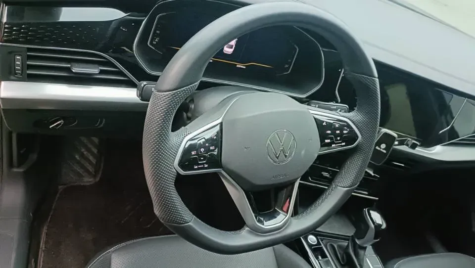 2024 Volkswagen Passat 2.0T 186HP L4 7DCT,autocango,china used car exporter,china ev exporter,chinese used car exporter,chinese used ev exporter