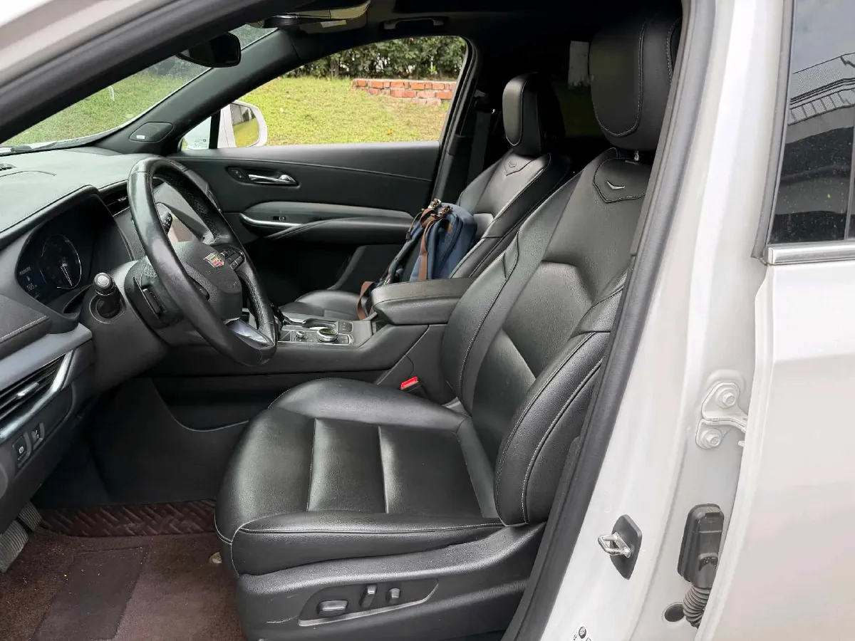 2020 Cadillac XT4 2.0T 237HP L4 9AT,autocango,china used car exporter,china ev exporter,chinese used car exporter,chinese used ev exporter